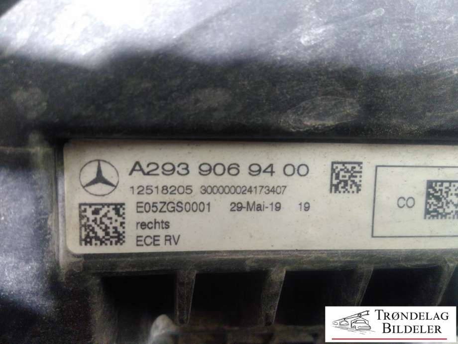 Frontlykt høyre full-LED til Mercedes EQC 2019-->>  (A2939069400|)
