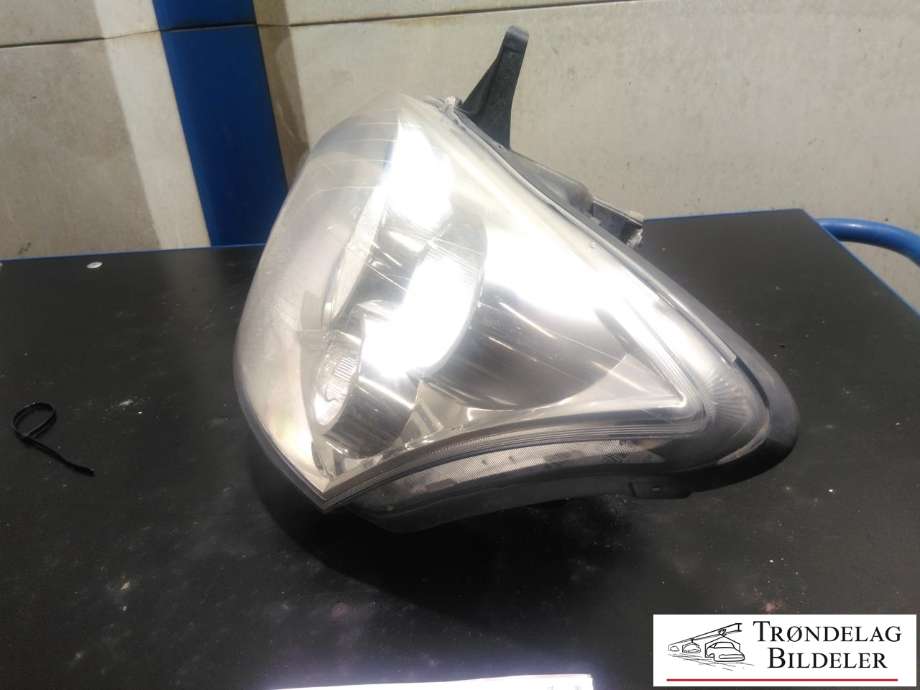 Frontlykt venstre halogen til Mercedes Vito/Viano 2010-2014 (Fase 2) (W639) (W639) (A6398201861|)