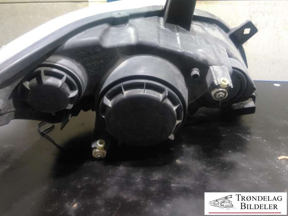 Frontlykt venstre halogen til Mercedes Vito/Viano 2010-2014 (Fase 2) (W639) (W639) (A6398201861|)