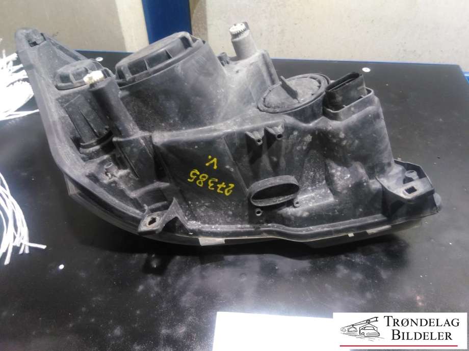 Frontlykt venstre halogen til Mercedes Vito/Viano 2010-2014 (Fase 2) (W639) (W639) (A6398201861|)