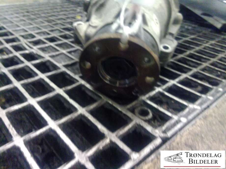 Kardang klokke foran til BMW 5-Serie 2003-2010 (E60/E61) (E60/E61) (33 10 7 562 712|)
