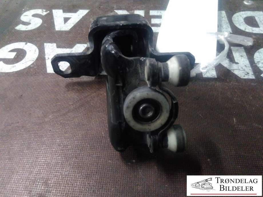 Dørhengsel venstre bak til Mercedes Vito 2014-->> (W447) (W447) (A4477600347|)