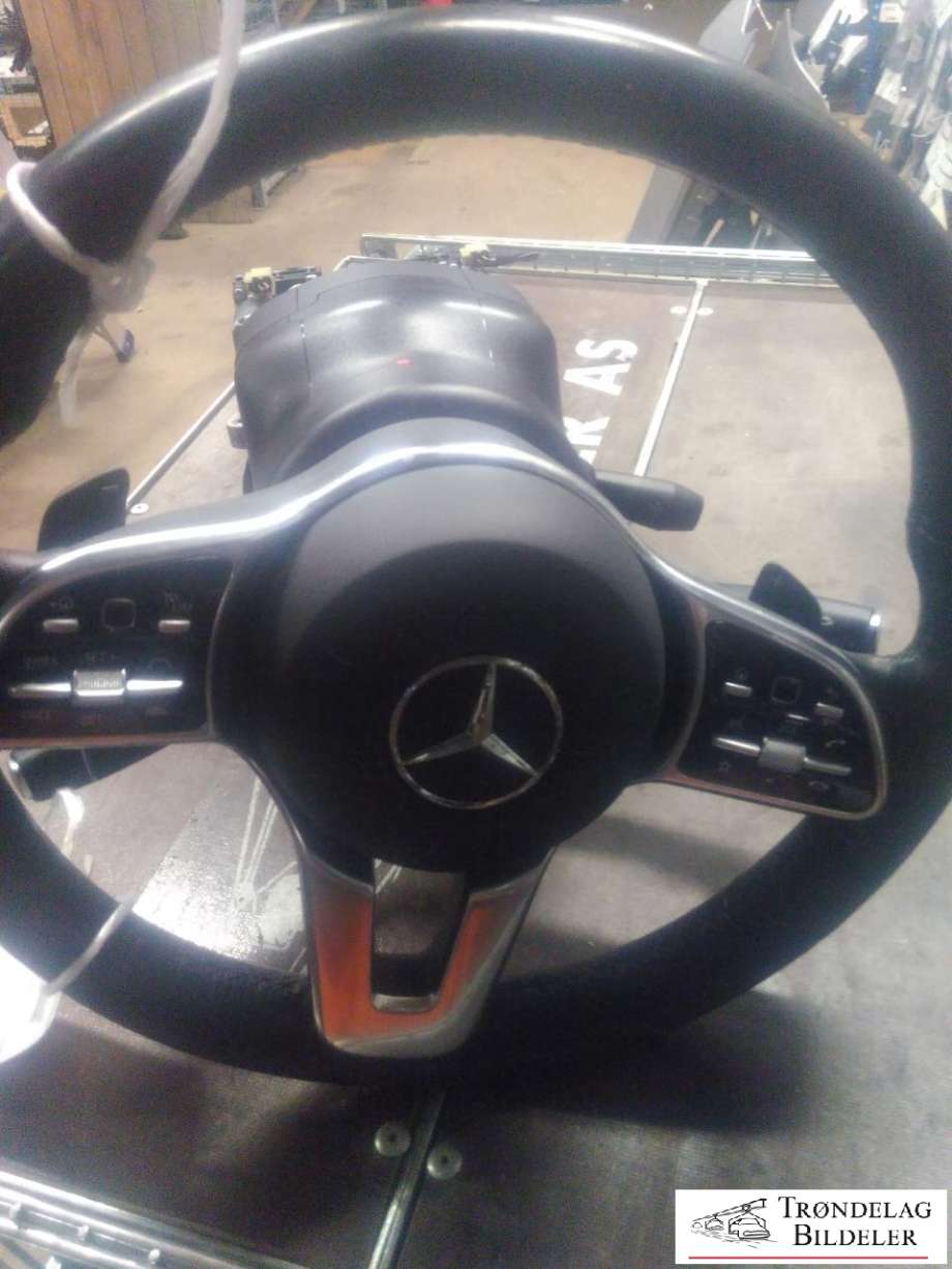 Rattaksel til Mercedes EQC, 2019-->>  (B261303)