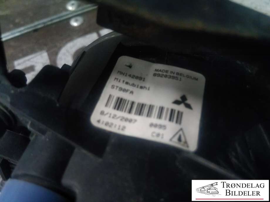 Tåkelykt venstre foran til Mitsubishi Outlander 2007-2010 (Type II, Fase 1)  (89203951|MN142091|)