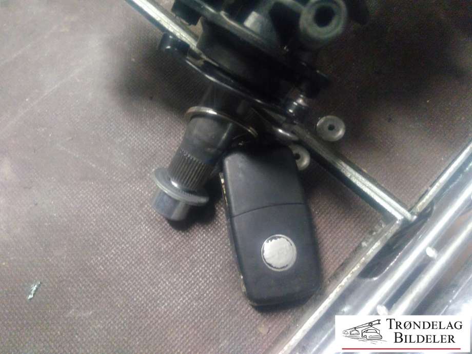 Rattaksel til Mopedbil Ligier JS60 0-->> (JFZ155A|)
