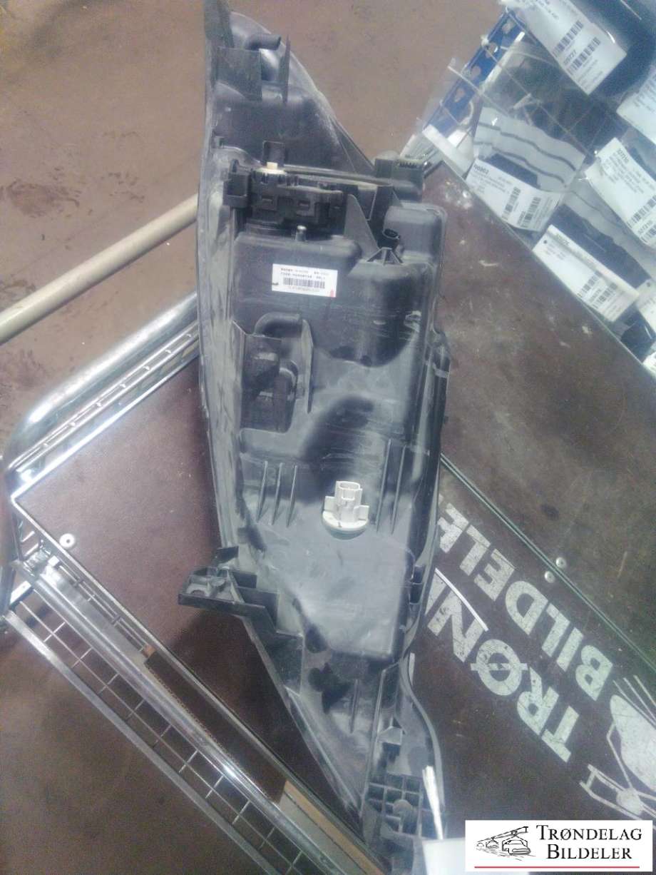 Frontlykt høyre halogen til BYD T3 2020-->>  (VB4121020|)