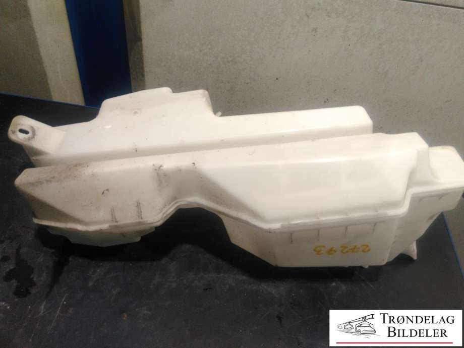 Spylertank foran til Volvo V60 / V60 CC 2018-->> (Type II) (30747576|)