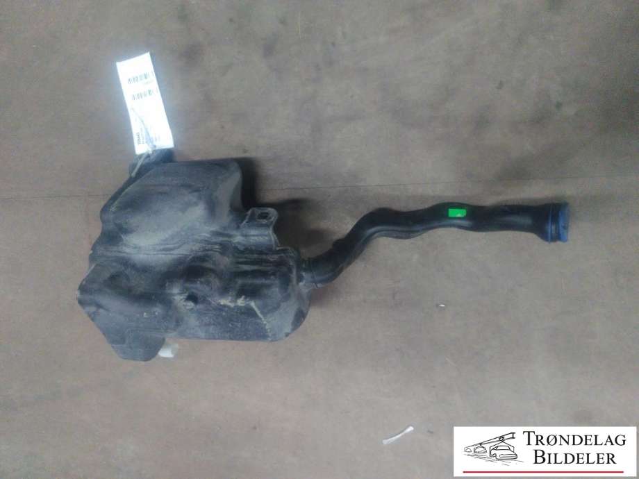 Spylertank foran til Mercedes B-Klasse, electric drive 2014-2018 (W242) (W242) (A2468690220|)