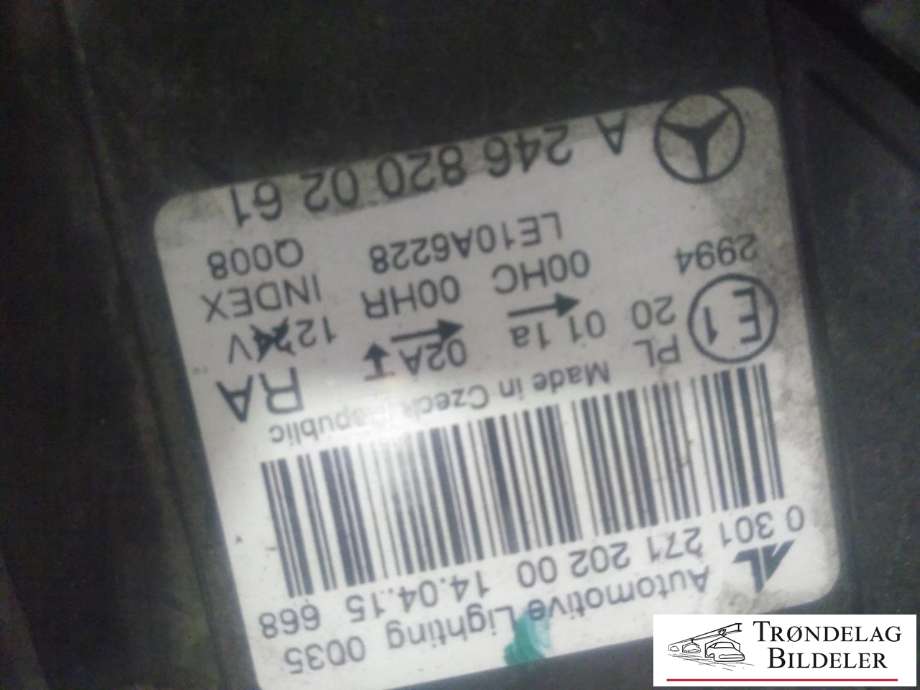 Frontlykt høyre halogen til Mercedes B-Klasse, electric drive, 2014-2018 (W242) (W242) (A2468200261)
