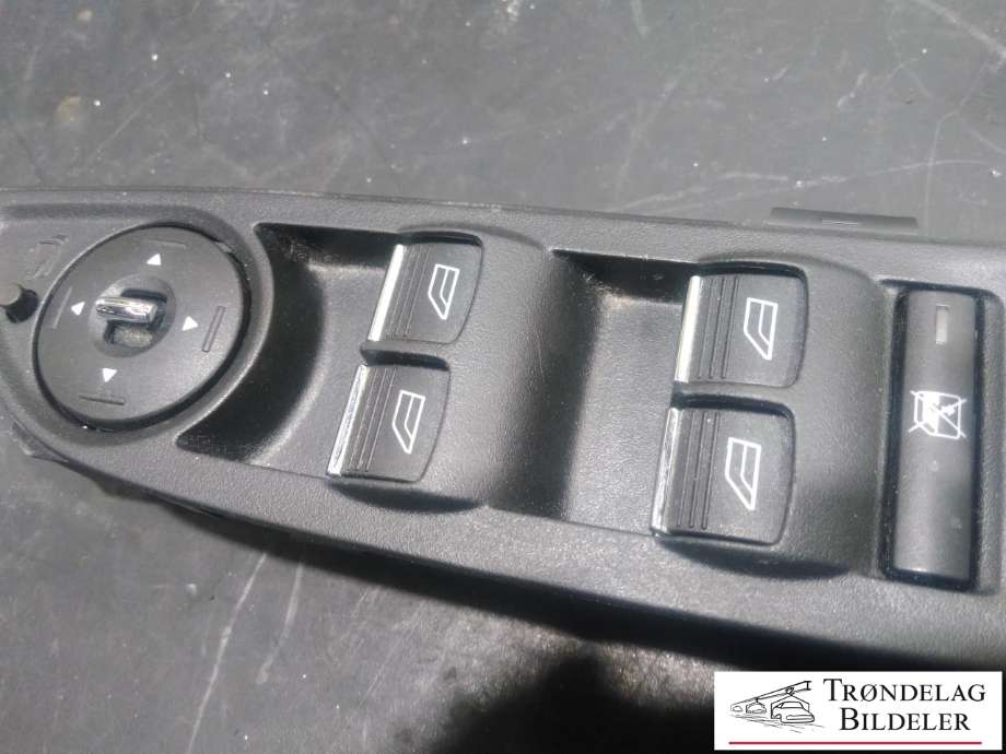 Bryter ruteheis førerdørspanel til Ford Focus 2011-2014 (Type III, Fase 1) (2033142|F1ET-14A132-CC|)