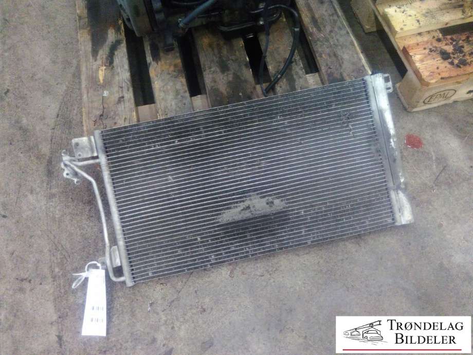Aircondition radiator til VW Transporter / Caravelle 2003-2009 (Fase 1) (T5) (T5) (7H0 820 411 E|7H0820411B|7H0820411C|7H0820411D|7H0820411F)