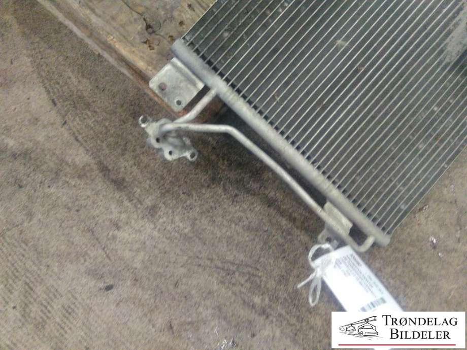 Aircondition radiator til VW Transporter / Caravelle 2003-2009 (Fase 1) (T5) (T5) (7H0 820 411 E|7H0820411B|7H0820411C|7H0820411D|7H0820411F)