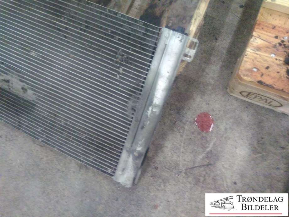 Aircondition radiator til VW Transporter / Caravelle 2003-2009 (Fase 1) (T5) (T5) (7H0 820 411 E|7H0820411B|7H0820411C|7H0820411D|7H0820411F)