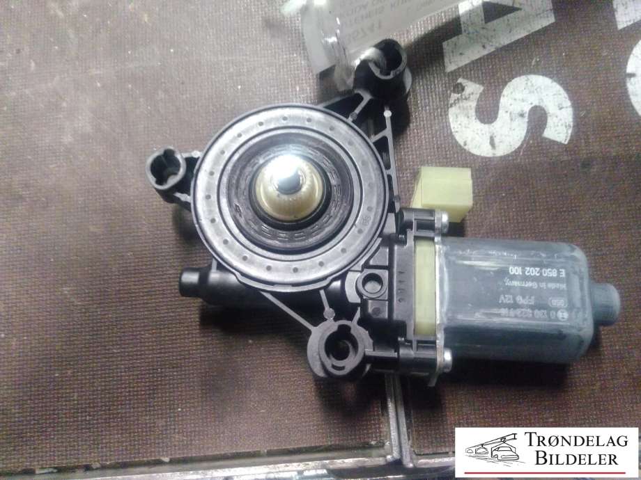 Ruteheis, kun motor, venstre foran til Škoda Octavia 2017-2020 (Type III, Fase 2)  (5Q0 959 802 B|0 130 822 716|)