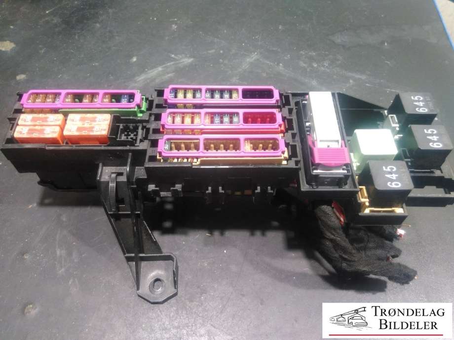 Sikringsboks bagasjerom til Audi A6, Allroad 2012-2014 (Type III, Fase 1) (C7) (C7) (4G0 971 845 A|)