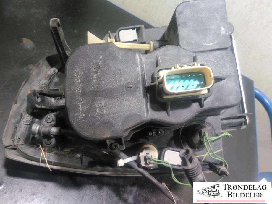Frontlykt venstre xenon til Cadillac SRX 2006-2009  (SRX LHD HID  19352108|)