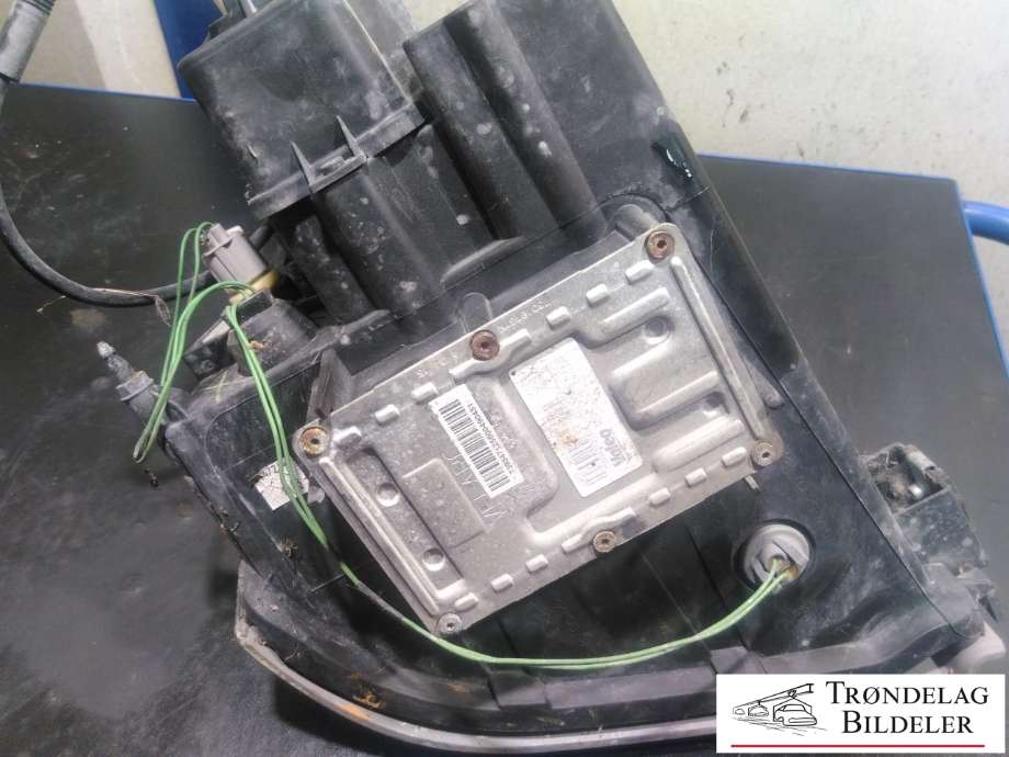 Frontlykt venstre xenon til Cadillac SRX 2006-2009  (SRX LHD HID  19352108|)