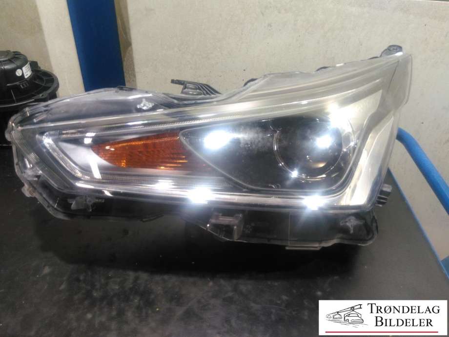 Frontlykt venstre halogen til Toyota Aygo, 2014-->> (Type II) (81170-0H210)