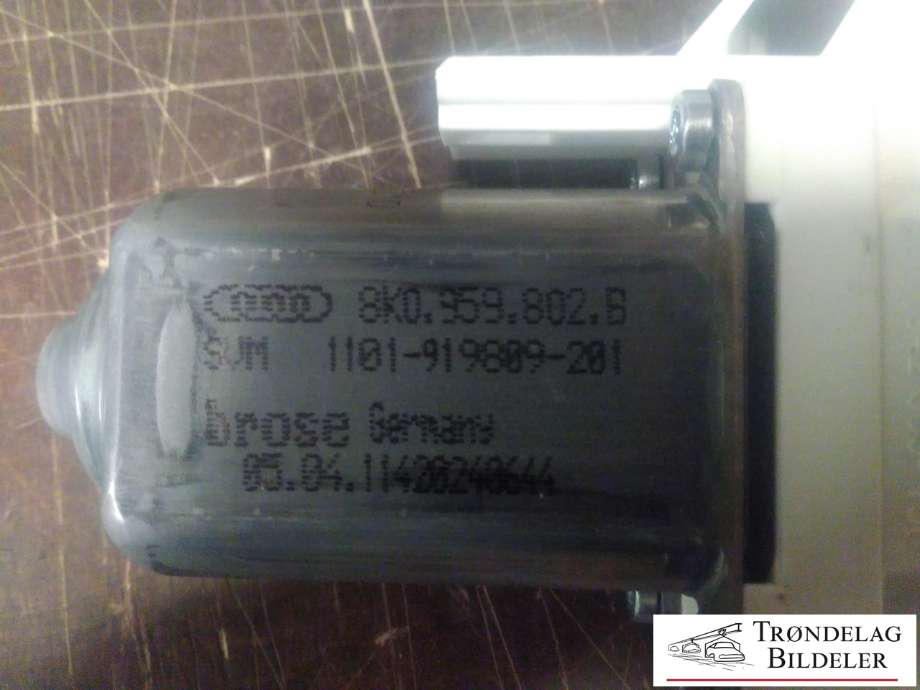 Ruteheis, kun motor, høyre foran til Audi A6 2011-2014 (Type IV, Fase 1) (C7) (C7) (BROSE|8K0 959 802 B|)