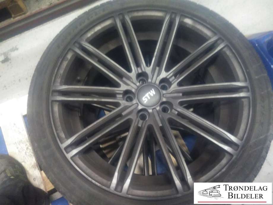 Hjulsett aluminium sommer til Ford Mondeo 2011-2014 (Type IV, Fase 2) (TRIANGLE|235/40ZR18|1-2 MM MØNSTERDYBDE|PROD : 48-19)