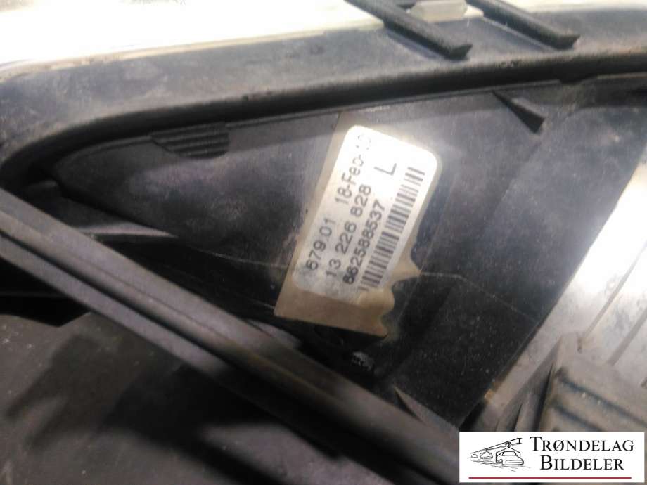 Tåkelykt venstre foran til Opel Insignia A 2009-2014  (13 226 828|662588537|)