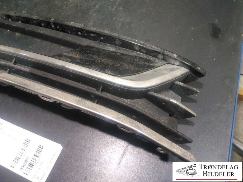 Grill høyre til VW Passat 2011-2015 (B7) (B7) (3AA 854 662 B|)