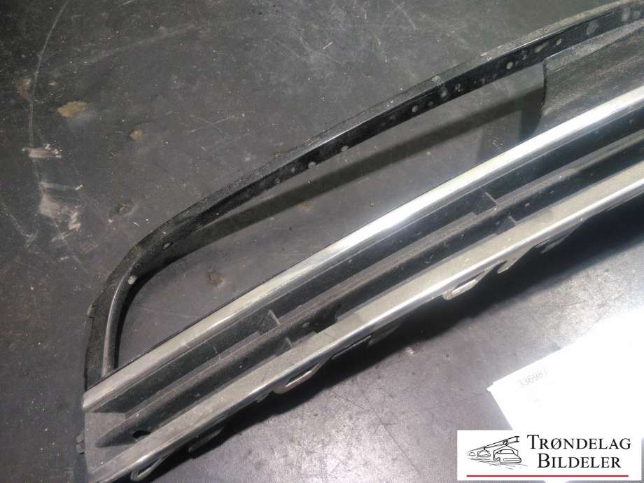 Grill høyre til VW Passat 2011-2015 (B7) (B7) (3AA 854 662 B|)