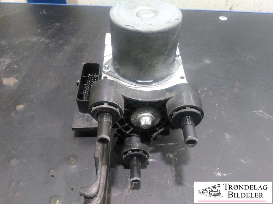 ABS sentral til Mercedes E-Klasse 2009-2013 (Fase 1) (W212) (W212) (A 212 431 36 12|A 218 431 33 12|A 212 900 59 06)
