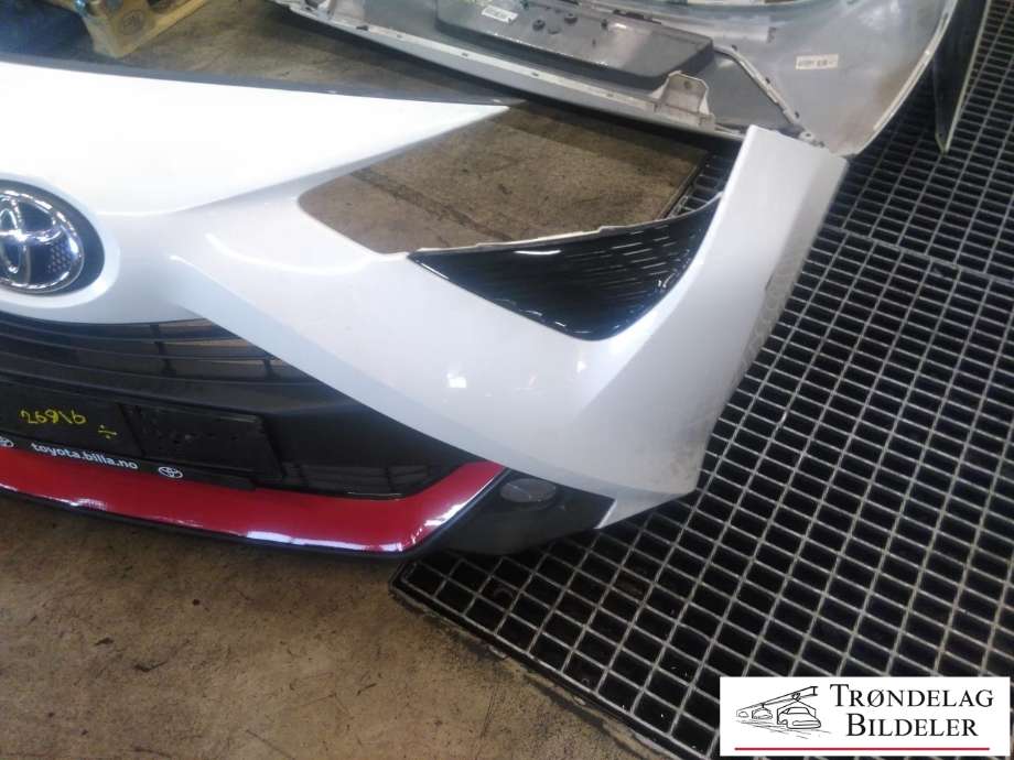Støtfanger foran til Toyota Aygo 2014-->> (Type II)  (52119-0H920|)