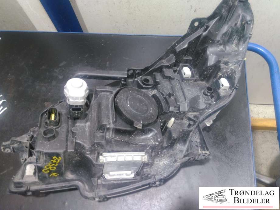 Frontlykt høyre xenon til Peugeot 508 2011-2014 (Type I, Fase 1)  (VALEO|89905868|96 875 805 80|)