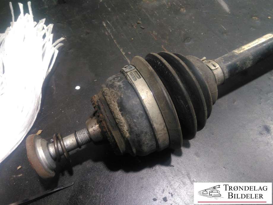 Drivaksel høyre foran til BMW X3 2010-2017 (F25) (F25) (31 60 8 675 014|31607619658|)