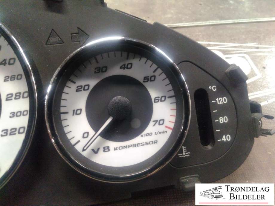 Instrumentpanel til Mercedes CLS 2004-2010 (C219) (C219) (A 219 540 64 11|)