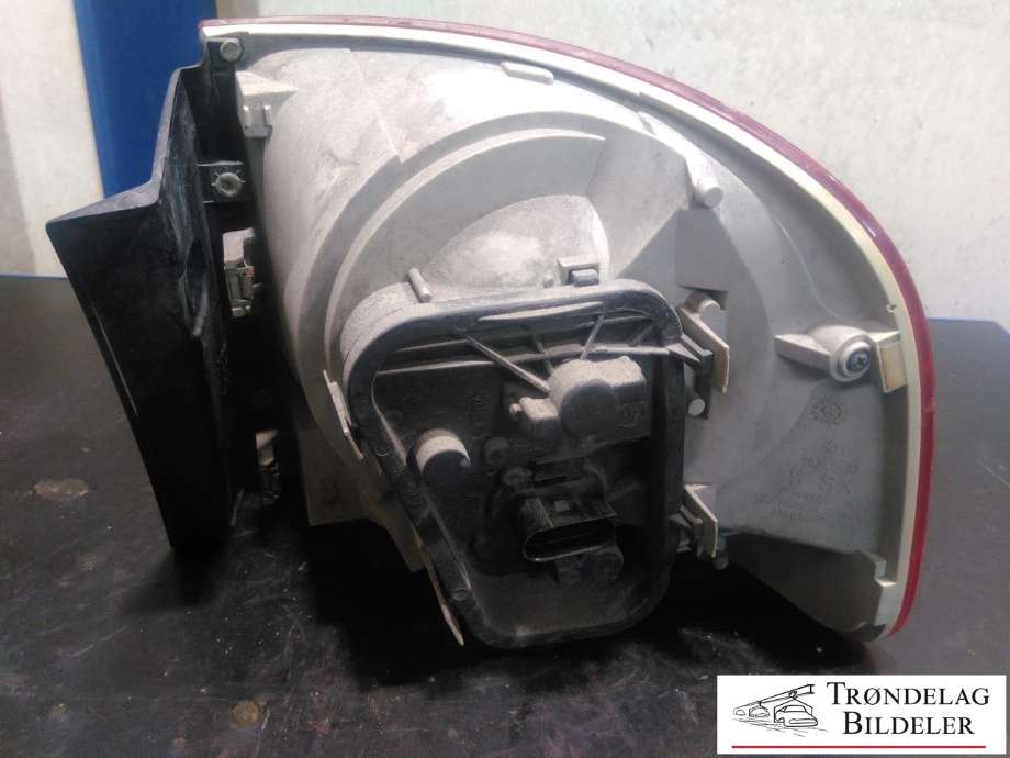 Baklykt venstre ytre til VW Touareg 2003-2007 (Type I, Fase 1)  (7L6945095K|7L6945095P|)