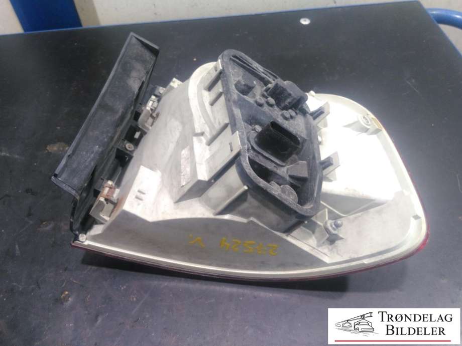 Baklykt venstre ytre til VW Touareg 2003-2007 (Type I, Fase 1)  (7L6945095K|7L6945095P|)