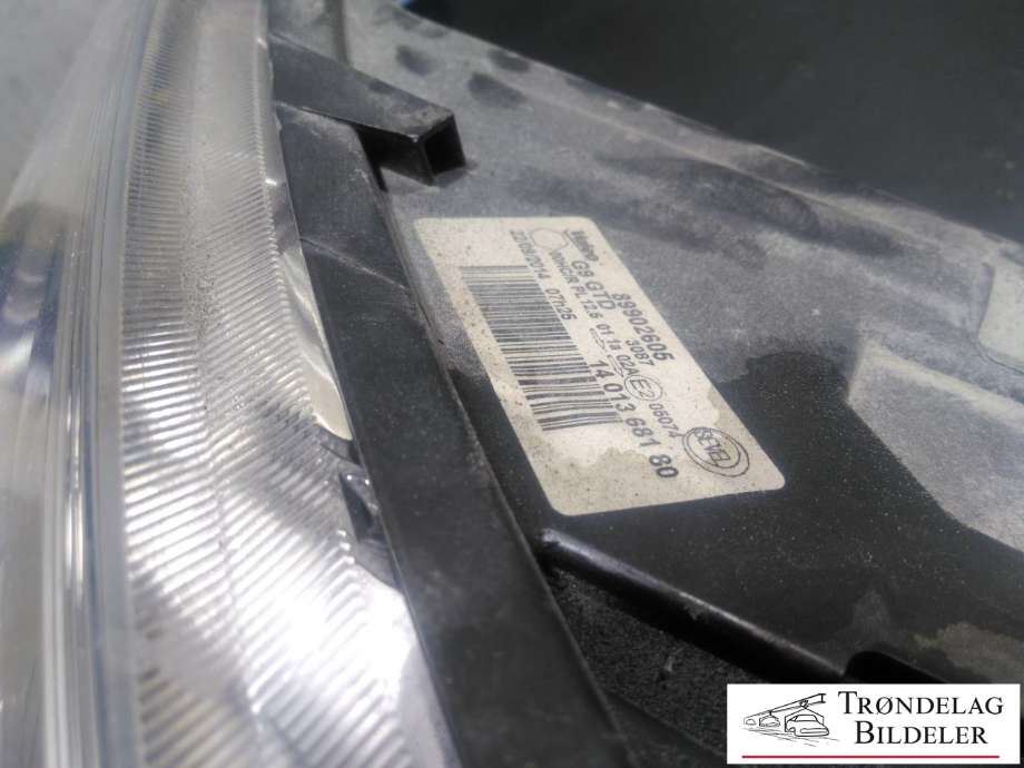 Frontlykt venstre halogen til Peugeot Expert 2007-2016 (Type II) (VALEO|6208L0|1401368180|89902605)