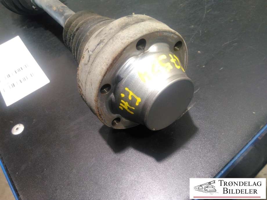 Drivaksel høyre foran, bensin/automat til VW Touareg 2003-2007 (Type I, Fase 1)  (7L0 407 271 F|)