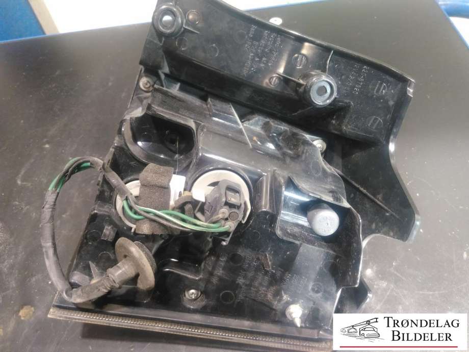 Baklykt venstre ytre til Mitsubishi Outlander 2007-2010 (Type II, Fase 1)  (8330A379|)