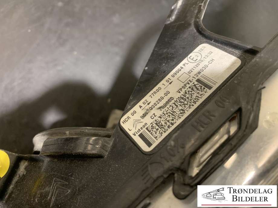 Frontlykt høyre halogen til Citroën DS3 2010-2019  (96770338800-00|VP9PVX-13W029-CH|)