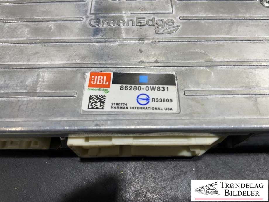 Bilstereo forsterker til Toyota Prius +7 2012-2020 (Type III) (stasjonsvogn) (stasjonsvogn) (JBL|86280-0W831|)