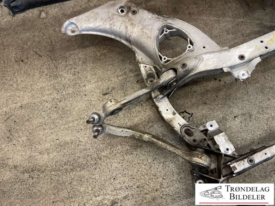 Travers foran hoved til BMW M5 2011-2017 (F10) (F10) 