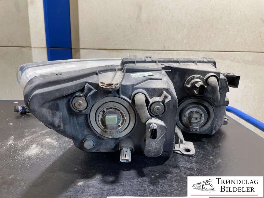 Frontlykt høyre halogen til Fiat Freemont 2011-2015  (K05067788AC|K05067788AE|)
