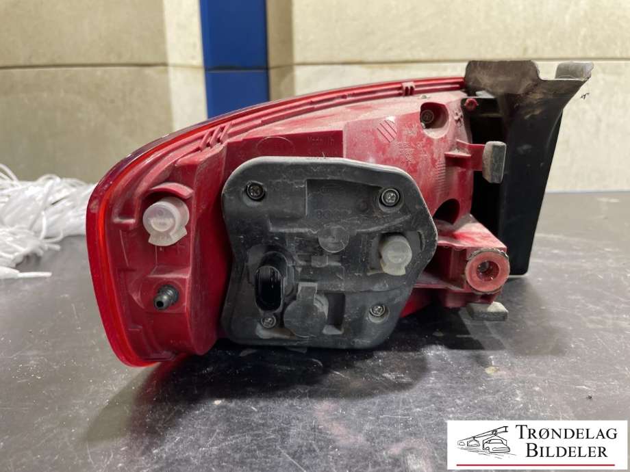 Baklykt høyre ytre til Audi S4 2009-->> (8K5 945 096 K|)