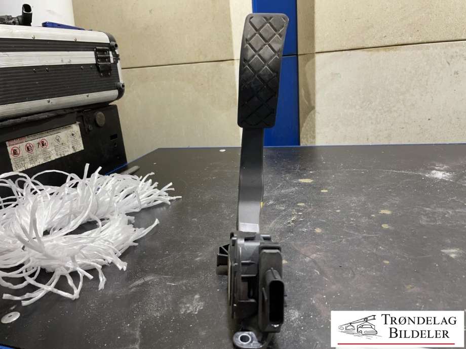 Pedal gass til Audi S4 2009-->>  (8K1 723 523|)