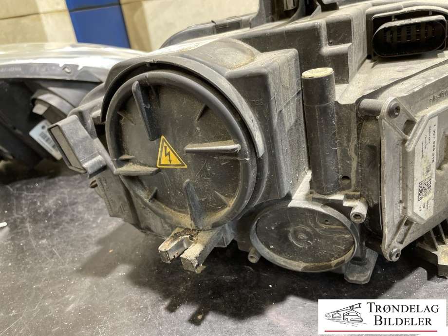 Frontlykt venstre xenon til Audi S4 2009-->> (AL|8K0 941 023 C|)