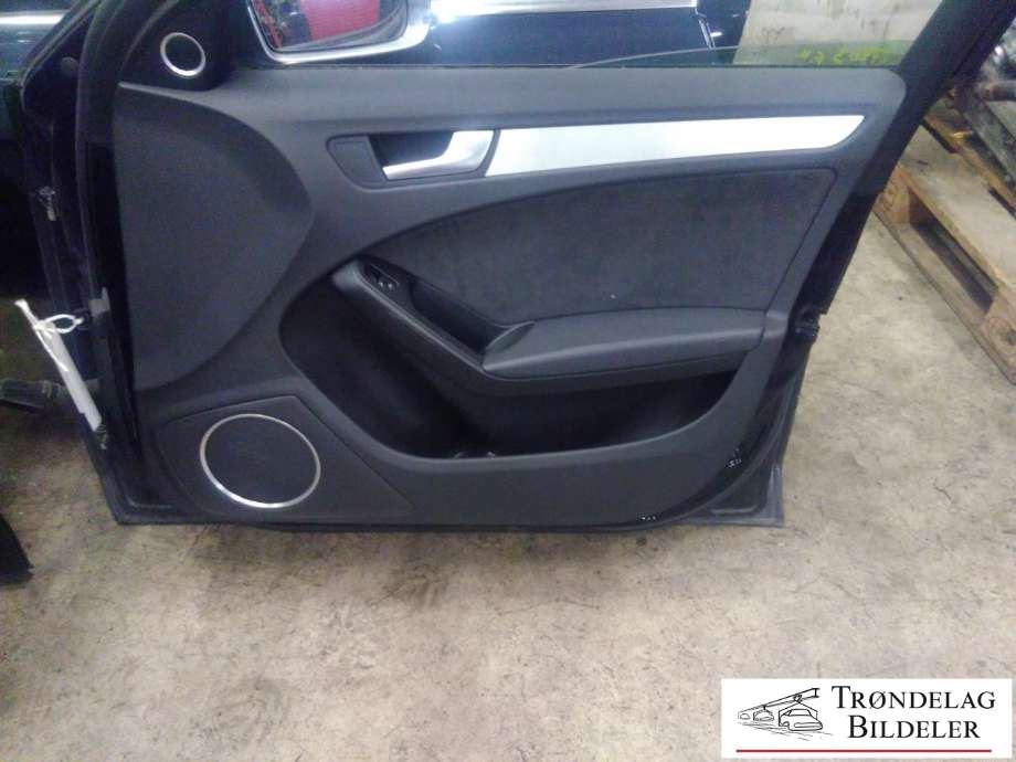 Dør høyre foran til Audi S4 2009-->>  (8K0 831 052 J|)