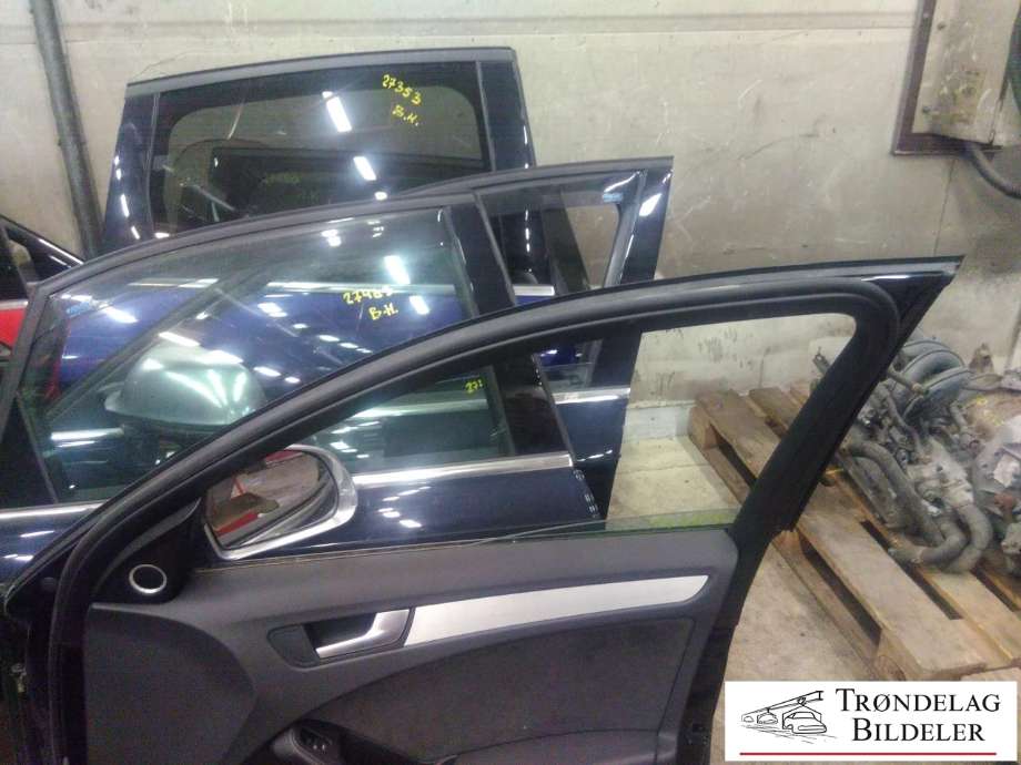 Dør høyre foran til Audi S4 2009-->>  (8K0 831 052 J|)