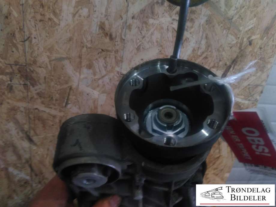 Kardang klokke foran til Mercedes ML 2011-2015 (Fase 1) (W166) (W166) (A 166 330 02 00|)