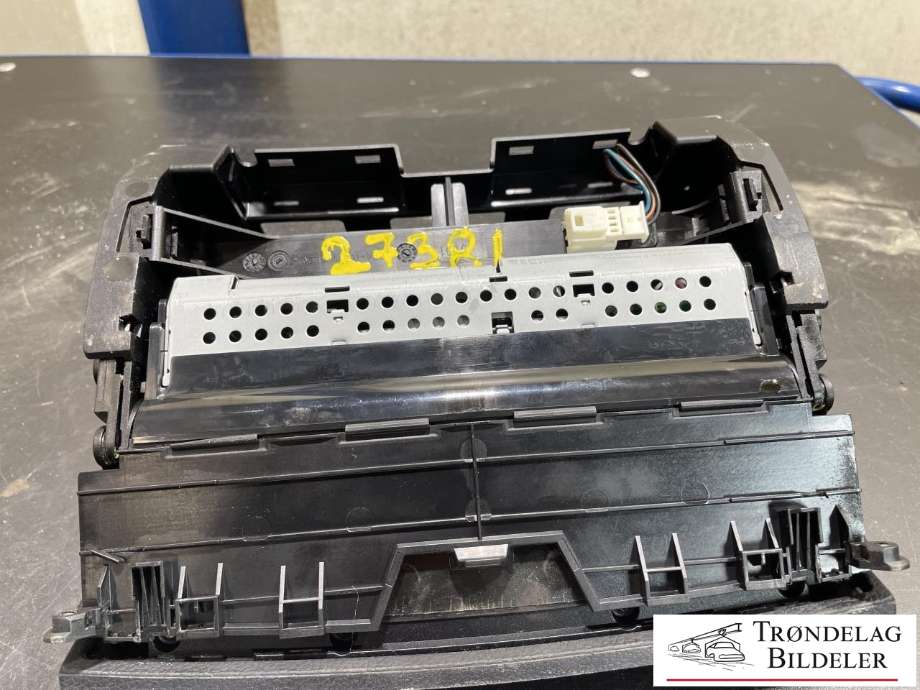 Multimedia display (MCU - Media Controller Unit) til Mercedes C-Klasse 2011-2014 (Fase 2) (W204) (W204) (A 204 680 12 31|)