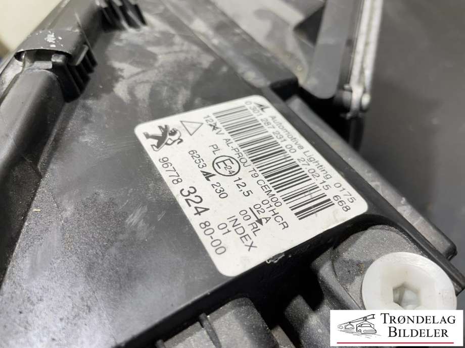 Frontlykt venstre xenon til Peugeot 308 2013-2021 (Type II)  (96778932480|96 778 324 80|)