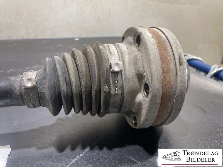 Drivaksel venstre foran, diesel/manuell til Škoda Superb 2015-->> (Type III) (3Q0 407 271 A|)